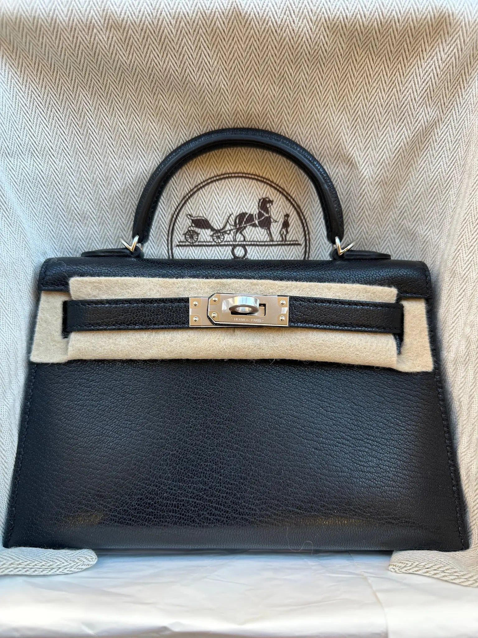 Mini Kelly Black Chèvre PHW